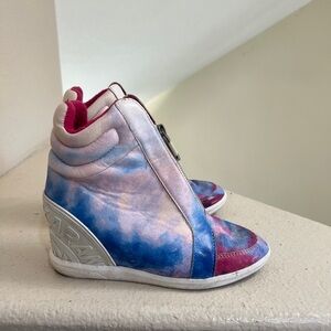 DKNY Christi Tie-Dye Y2K Wedge Sneakers Jungle Multi‎ fairy princess Colors US 7